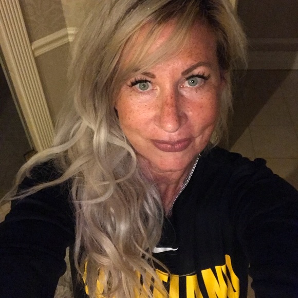 Meet your Posher, Cheryl - Picture 2 of 2